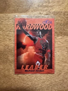 1997-98 Fleer - Leader del legno duro Michael Jordan #4 - Foto 1 di 2