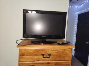Samsung TV - Picture 1 of 4