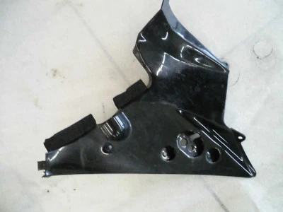 B5. Honda CBR 900 RR SC44 Fairing Inner Middle Right Indicator Holder - Изображение 1 из 3