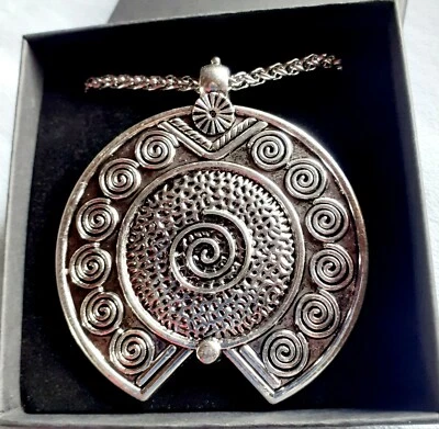 Collana CIONDOLO  ETNICO con SPIRALI in ARGENTO TIBETANO catenina acciaio inox  - Immagine 1 di 3