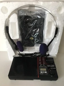 The Traveler AM FM Clock Radio Alarm Earbuds Works Vintage - Picture 1 of 6