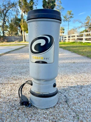 Mochila comercial de limpieza PRO-TEAM Coach aspiradora CM-300 Super QuarterVac Foto 1 de 4