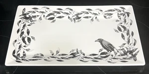 Ciroa Wicked Serviertablett schwarz & weiß schwarz Rabe Krähe Blätter 14,25" x 8" - Bild 1 von 12