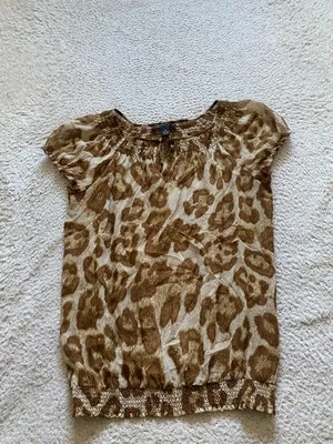 Blusa manga corta International Concepts para mujer de seda con estampado de leopardo transparente talla 4 Foto 1 de 4