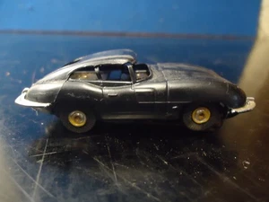 Carrocería de caja de cigarros vintage Aurora negra Jaguar XKE con chasis T-jet en funcionamiento - Imagen 1 de 6