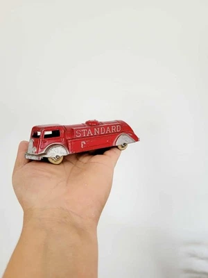 "Camión cisterna vintage Tootsietoy estándar de suministro de combustible de aceite de 6"" de largo" Foto 1 de 4