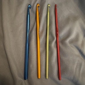 Boye Colorful Crochet Hook Set Sizes J, H, I, F Metal - Picture 1 of 3
