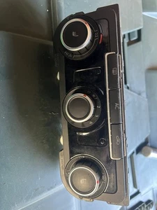 VW GOLF MK6 CLIMATE HEATER CONTROL PANEL 5HB 009 751 - Picture 1 of 3