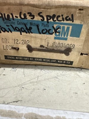 GM 4804069 cerradura de puerta trasera 1961-63 Buick Special 1961-62 Corvair Wagon Nuevo de Lote Antiguo Foto 1 de 4