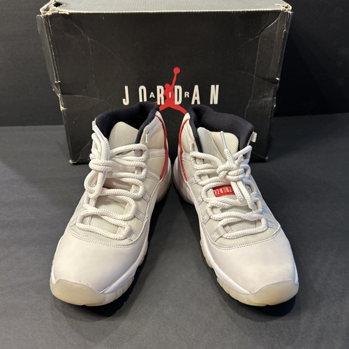 AIR JORDAN XI 11 RETRO PLATINO TINTA UNIVERSITÀ ROSSO TAGLIA 7Y