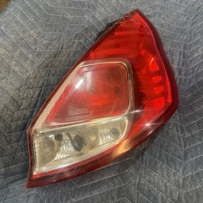 14 15 16 17 18 19 Ford fiesta hatchback conjunto de lanterna traseira direita passageiro fabricante de equipamento original - Imagem 1 de 4