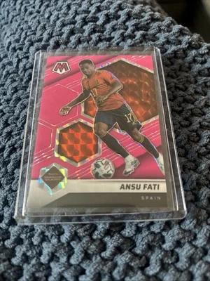 Ansu Fati 2021-22 Panini Mosaic Road to World Cup Pink Prizm 2/10 - Image 1 of 2