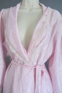 Vintage Morgenmantel rosa Spitze Krawatte Crinkle Krepp Medium Tom Bezduda für Barad & Co  - Bild 1 von 6