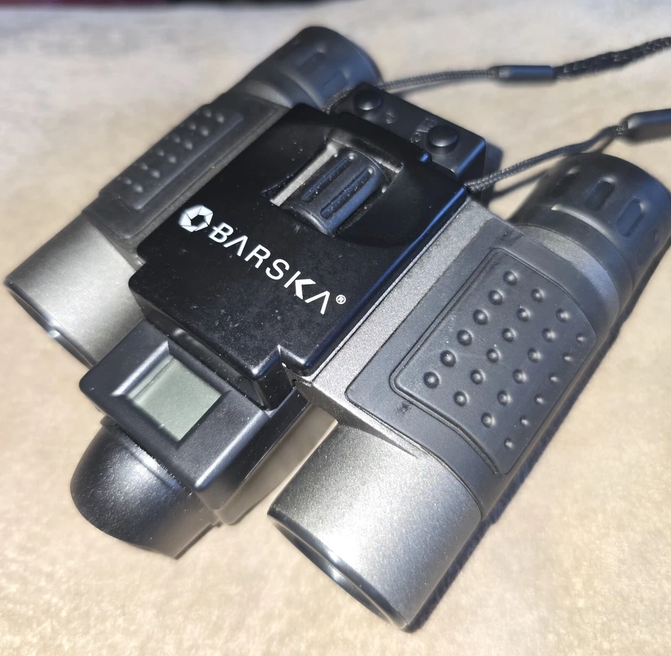 BARSKA 10 X 25 Camera Binoculars w/Travel case, in Excellent Condition!  - Image 1 of 4