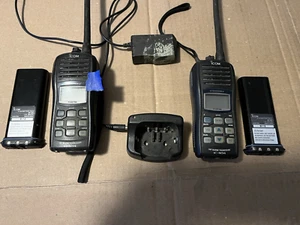 ICOM IC-M34 Handheld Waterproof VHF Marine Band Transceiver w/ Charger - Picture 1 of 16