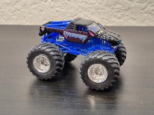 Hot Wheels Monster Jam Trucks Predator 1:64 Monster Truck Diecast Mattel - Picture 1 of 5