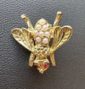 Bumble Bee Pin Brooch Gold Tone Metal Baby Seed Pearl Red Rhinestones Eyes VTG - Picture 1 of 6