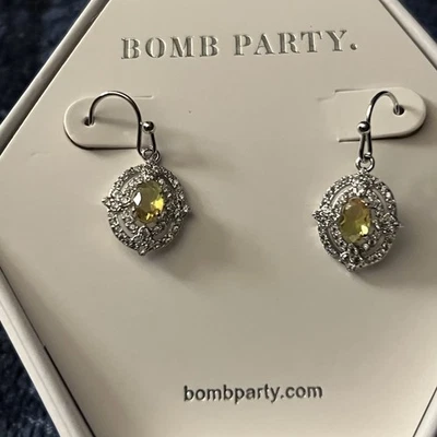 Серьги для вечеринок с бомбами RBP3707 красиво украшенные перидотом август на родиевом покрытии - Изображение 1 из 2