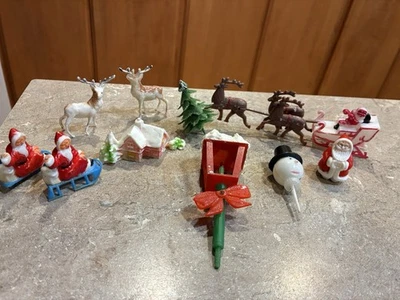 Lote pequeño de plástico vintage de árbol de reno muñeco de nieve adorno de pastel de Navidad o selecciones Foto 1 de 4