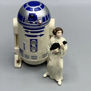 1996 3" Tall Star Wars R2-D2 con la princesa Leia Figura coleccionable Lucas Films - Imagen 1 de 6