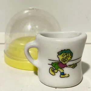 Bowling Mini Keramiktasse Vintage 1997 Sport Miniatur Tasse Automat Kapsel - Bild 1 von 4