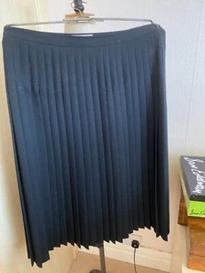 Jaeger black pleated midi size 18 skirt very good condition. - Picture 1 of 3