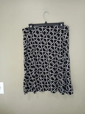 Falda estilo swing ligera hasta la rodilla estilo campana grande mercado negro de la Casa Blanca Foto 1 de 4