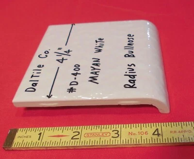 1 pc. Blanco Maya: Radio Bullnose: Azulejo Cerámico: Daltile 4-1/4" Baches, Hoyuelo Foto 1 de 4