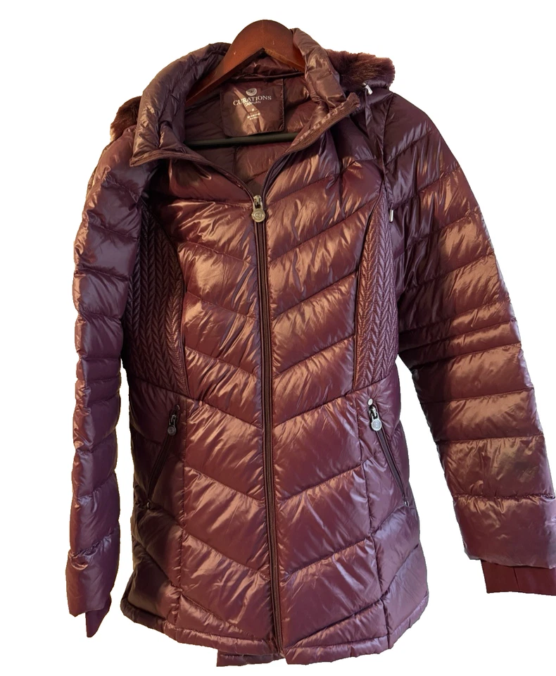 Chaqueta de plumón Curations Caravan borgoña plegable capucha extraíble piel sintética talla M Foto 1 de 4