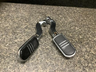 12 estriberas traseras de pasajero Harley Davidson Road Glide FLH FLTR FLTRX 3F Foto 1 de 3