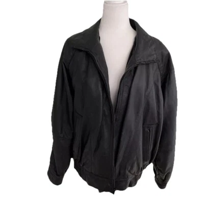 Chaqueta de bombardero de cuero Watershed By William Barry piel de cordero negra para hombre talla grande Foto 1 de 4
