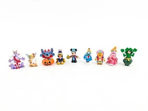 Lote de 9 Figuras Disney Coleccionista Serie Vacaciones 7 RARO Alice Belle Mickey - Imagen 1 de 6