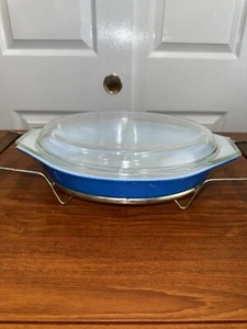 Vintage Pyrex  Bright Blue 1 1/2 Qt Divided Casserole w/Clear Pyrex Lid & Holder - Picture 1 of 17