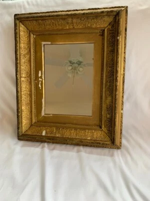 Espejo victoriano dorado del siglo XIX con diseño intrincado Foto 1 de 4