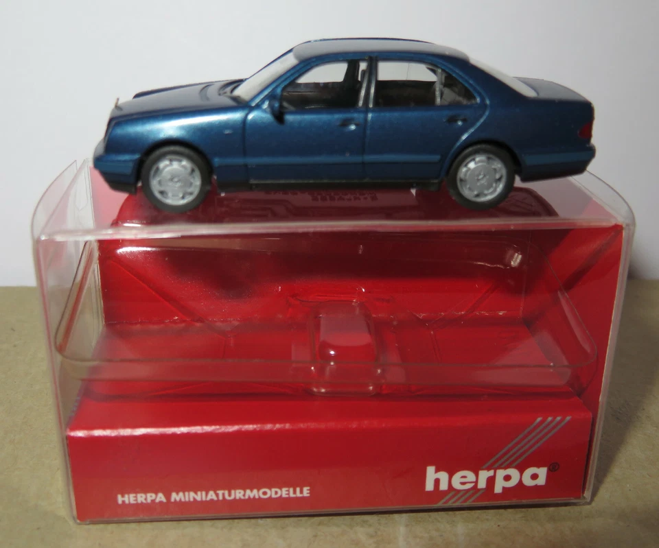 Micro Herpa Ho 1/87 Mercedes-benz MB E Classe 280 Blu Scuro Metallo #031813 Box - Immagine 1 di 4