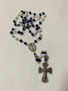 INDIANAPOLIS COLTS ROSARY NECKLACE JEWELRY GLASS BEADED FOOTBALL ORNAMENT LOGO - Picture 1 of 8