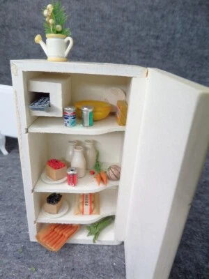 1960's Doll Refrigerator Wooden Cooler Kitchen Dollhouse Refrigerator w/Food - Photo 1/4