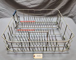 Lower Dishrack DD82-01352A, DD82-01758A Samsung - Missing One Wheel - Picture 1 of 4