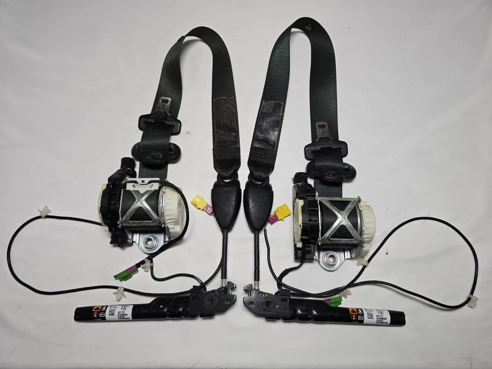 2007 - 2010 Pontiac G8 Drivers & Passengers Front Seat Belts (OEM) Un-Deployed Foto 1 de 4