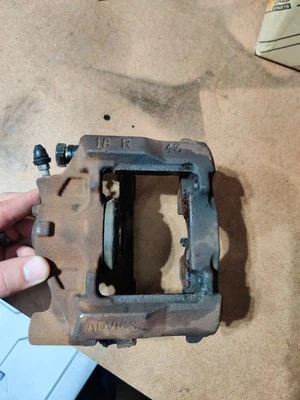 Pinza de freno de rueda trasera derecha GS300 2006 Lexus OEM usada 4783030321 Foto 1 de 4