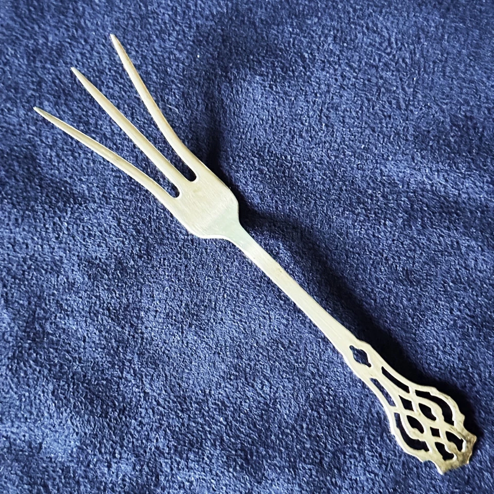 Tenedor de limón LUNT Chippendale plata de ley 1910 0,4 oz (10 gm) 5" Foto 1 de 4