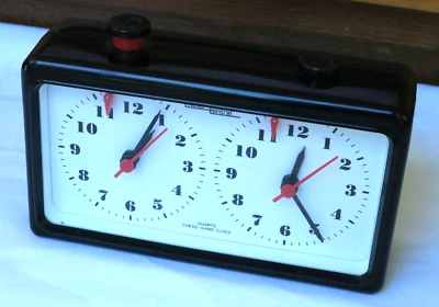 CHESS CENTRAL QUARTZ GAME CLOCK - Image 1 of 4