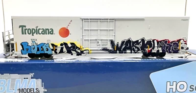 HO BLMA MODELS 52714 TRINITY 64' REEFER TROPICANA TPIX # 3223 WEATHERED GRAFFITI - Image 1 of 2