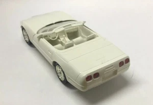 Ertl 1991 Corvette Cabrio Concessionario Promo Bianco Artico Nuovo con scatola! Molti altri! - Foto 1 di 7