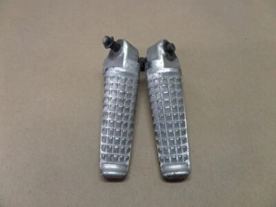 2000 SUZUKI GSXR750 REAR LEFT RIGHT PEG SET - Image 1 of 4