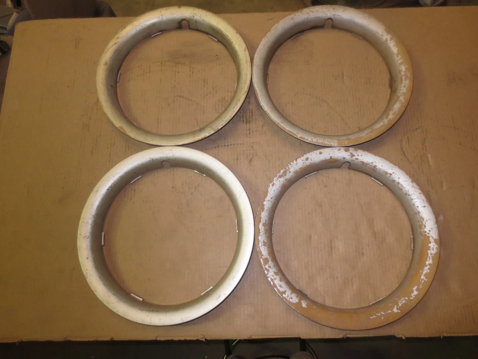 90 91 Geo Storm Plástico Belleza Borde Anillo Tapacubos Cubierta de Llanta 14" OEM USADO 10150805 Foto 1 de 4