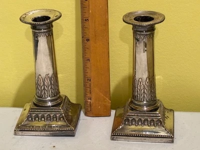 "Par de candelabros Sheffield de plata del siglo XVIII 6"" acanto ornamentado c.1790" Foto 1 de 3