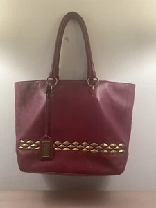 BADGLEY MISCHKA ROTE LEDER WEEKENDER REISETASCHE MIT MESSINGAKZENTEN NEU MIT ETIKETT - Bild 1 von 11