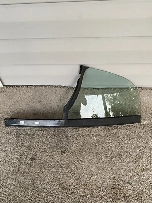 2008 2015 Smart Fortwo Pure OEM Right Front Door Vent Quarter Glass - Image 1 of 4