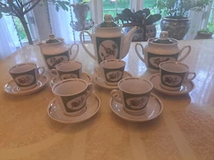 Vintage Teapot With Lidded Creamer & Sugar With 6 Tea Cups and Saucers - Picture 1 of 14